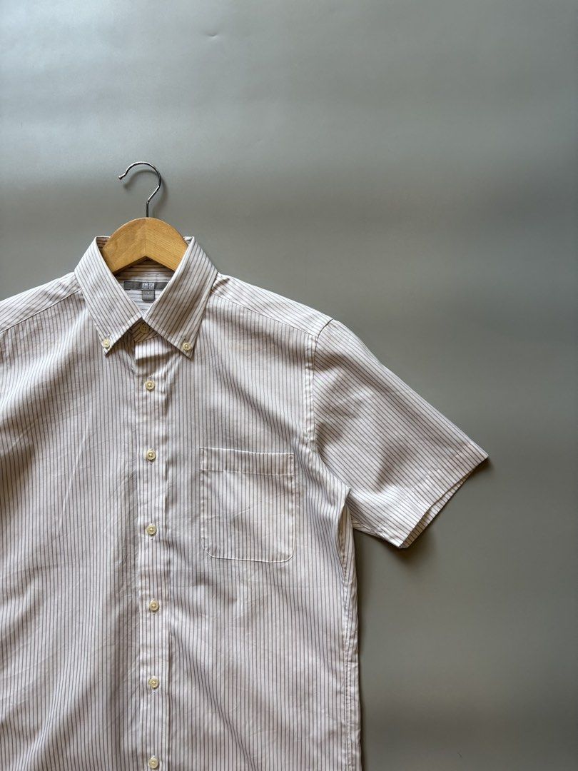Men’s Uniqlo Button down Short sleevs (Category: Activewear) located in Cebu City. Submitted by clylejavan060400 (Listing ID 1463606505, Image 2). Description: Men’s Uniqlo Button Down Short Sleeve ▪️Size Small ▪️Width 19 ▪️Length 27-28 ▪️Like new ▪️No issue.