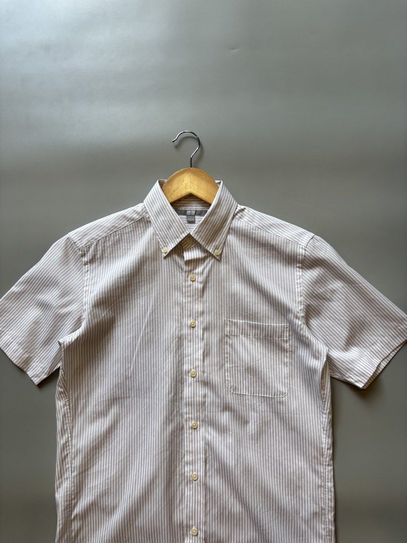 Men’s Uniqlo Button down Short sleevs (Category: Activewear) located in Cebu City. Submitted by clylejavan060400 (Listing ID 1463606505, Image 3). Description: Men’s Uniqlo Button Down Short Sleeve ▪️Size Small ▪️Width 19 ▪️Length 27-28 ▪️Like new ▪️No issue.
