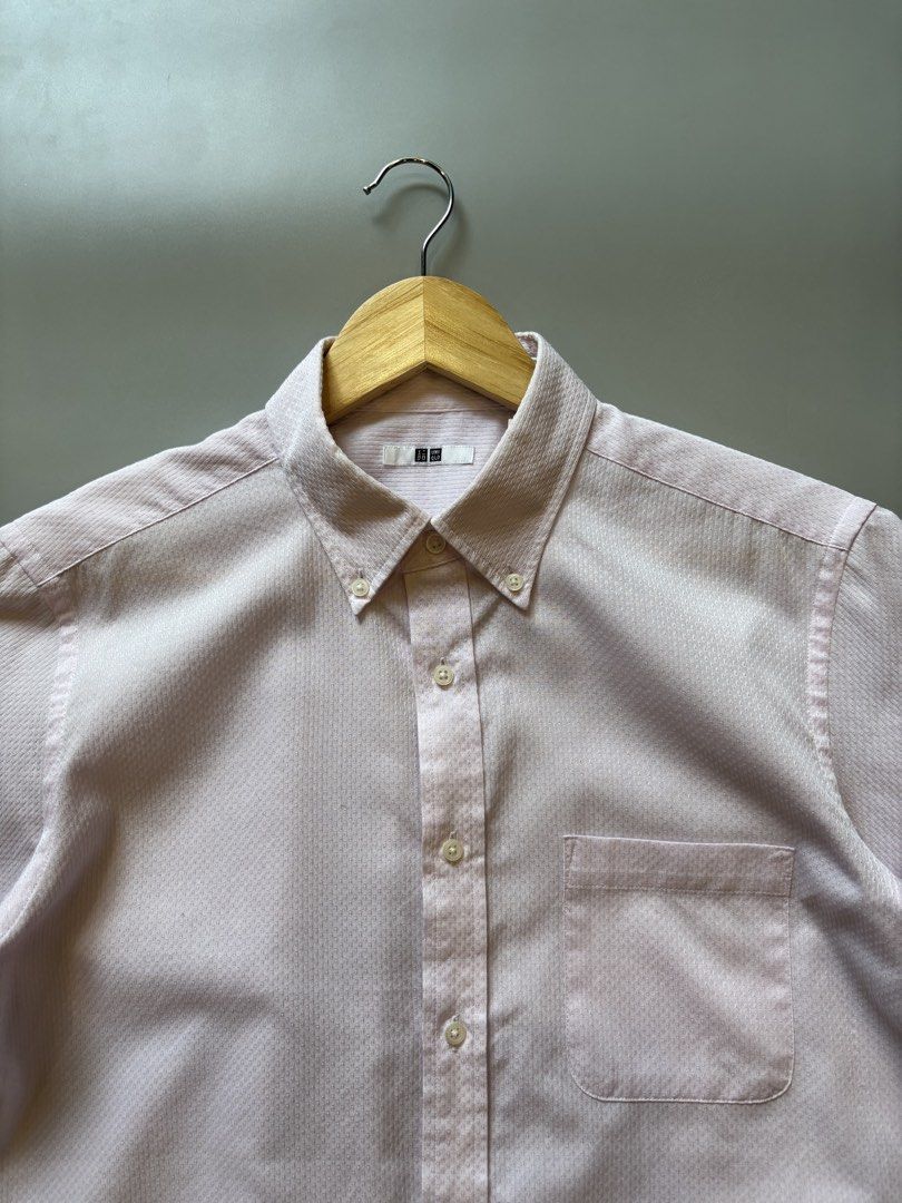 Men’s Uniqlo Button down Short sleeve (Category: Activewear) located in Cebu City. Submitted by clylejavan060400 (Listing ID 1463606644, Image 3). Description: Men’s Uniqlo Button Down Short Sleeve Shirt ▪️Size Large ▪️Width 20.5 ▪️Length 29-30 ▪️Like new ▪️No issue.