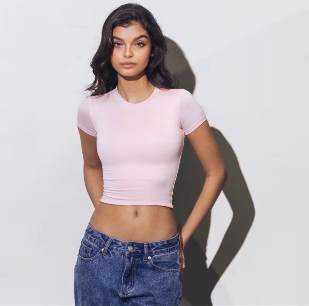 Mera Catlea Crewneck Semi Crop Top (Category: Shirts) located in Quezon City. Submitted by xoxocol (Listing ID 1463580537, Image 1). Description: Used once only to try Too small for me .
