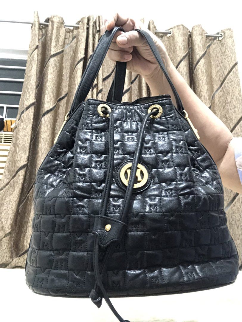 Metrocity - Quilted Leather Bucket Bag (Category: Luxury Bags & Wallets) located in Rizal. Submitted by elviedc2420209 (Listing ID 1463686796, Image 1). Description: - Genuine black leather bucket bag - Elegant quilted pattern - Secure drawstring closure - Polished gold hardware - Interior zip pocket for essentials - Adjustable straps for comfortable carrying - Ideal for everyday use.