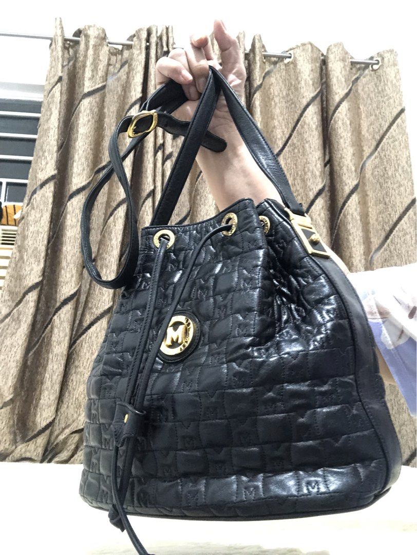 Metrocity - Quilted Leather Bucket Bag (Category: Luxury Bags & Wallets) located in Rizal. Submitted by elviedc2420209 (Listing ID 1463686796, Image 3). Description: - Genuine black leather bucket bag - Elegant quilted pattern - Secure drawstring closure - Polished gold hardware - Interior zip pocket for essentials - Adjustable straps for comfortable carrying - Ideal for everyday use.