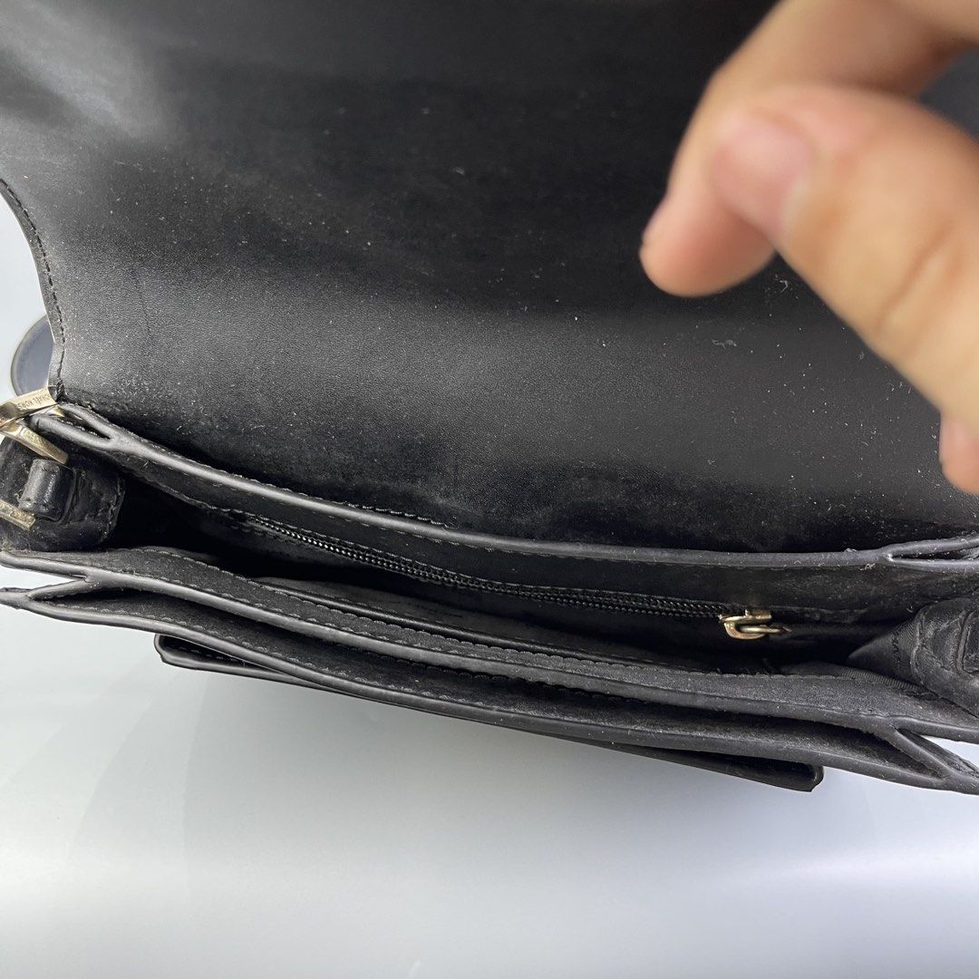 Michael kors (Category: Sling Bags) located in San Fernando. Submitted by sapatusannisean (Listing ID 1463666518, Image 3). Description: .