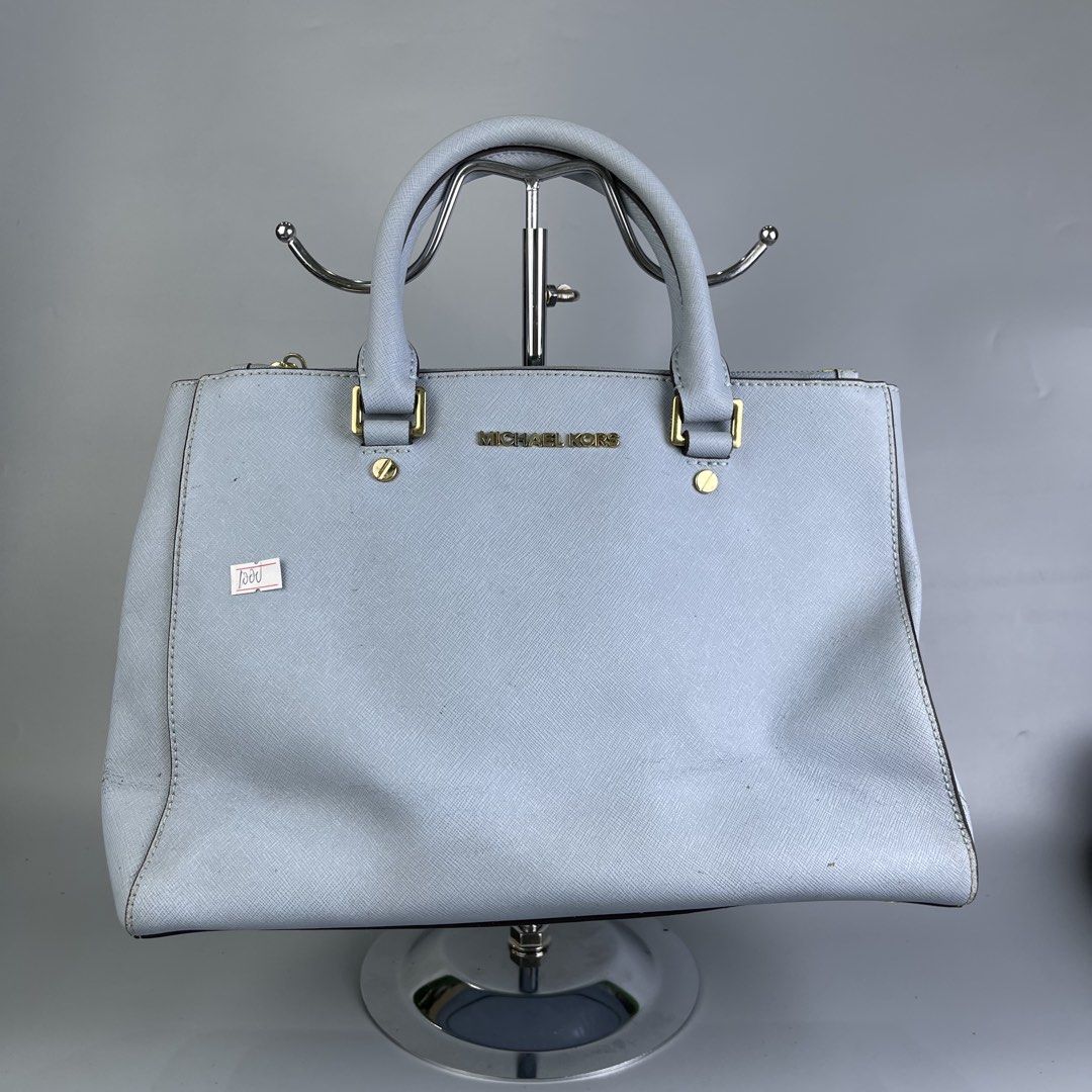 Michael kors (Category: Shoulder Bags) located in San Fernando. Submitted by sapatusannisean (Listing ID 1463667751, Image 1). Description: .