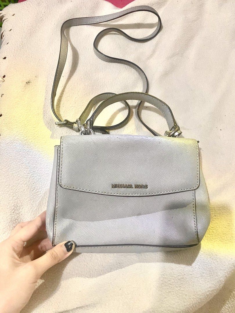 Michael Kors cross bag (Category: Cross-body Bags) located in Quezon City. Submitted by racbln (Listing ID 1463675059, Image 3). Description: .
