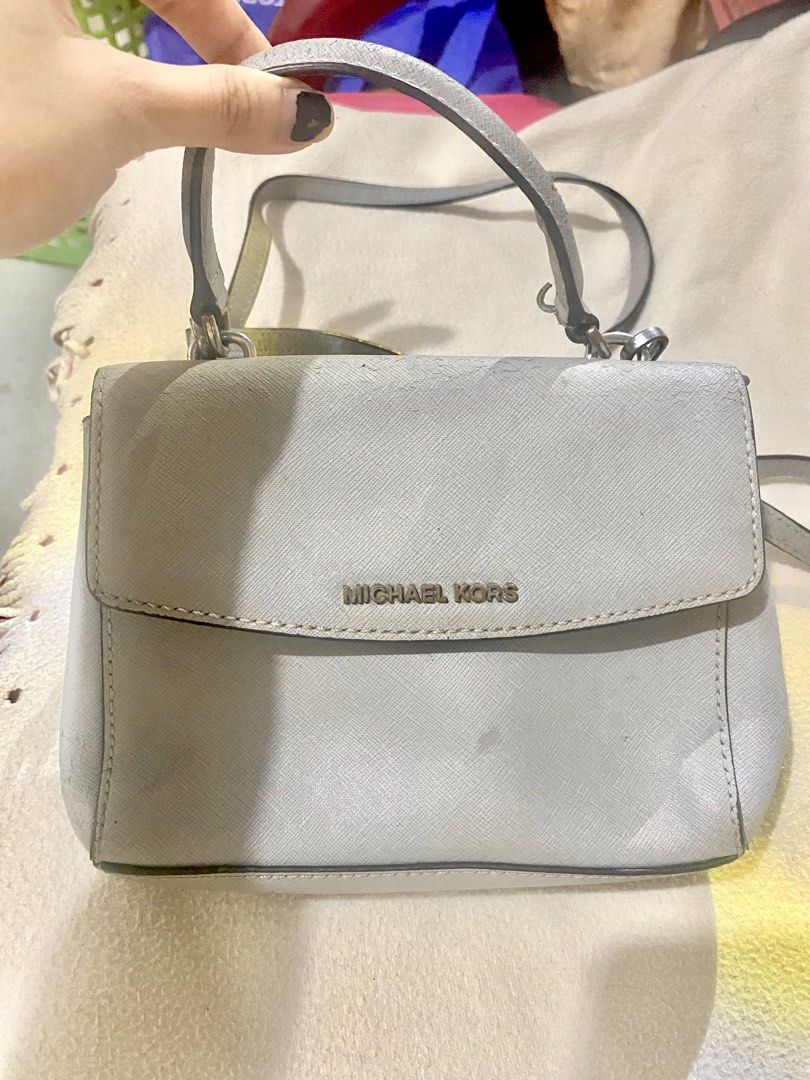 Michael Kors cross bag (Category: Cross-body Bags) located in Quezon City. Submitted by racbln (Listing ID 1463675059, Image 1). Description: .