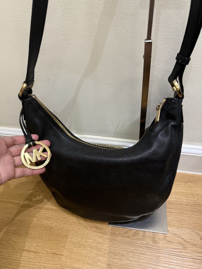Michael Kors Crossbody (Category: Cross-body Bags) located in Taguig. Submitted by slay.ph (Listing ID 1463599146, Image 3). Description: Used but in a very good condition. Soft leather type.