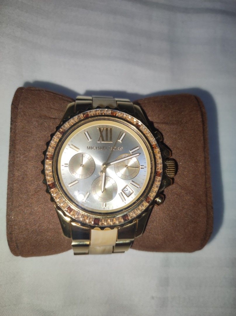 Michael Kors Gold Watch (Category: Luxury Watches) located in Bocaue. Submitted by jessdcluters (Listing ID 1463655922, Image 2). Description: .