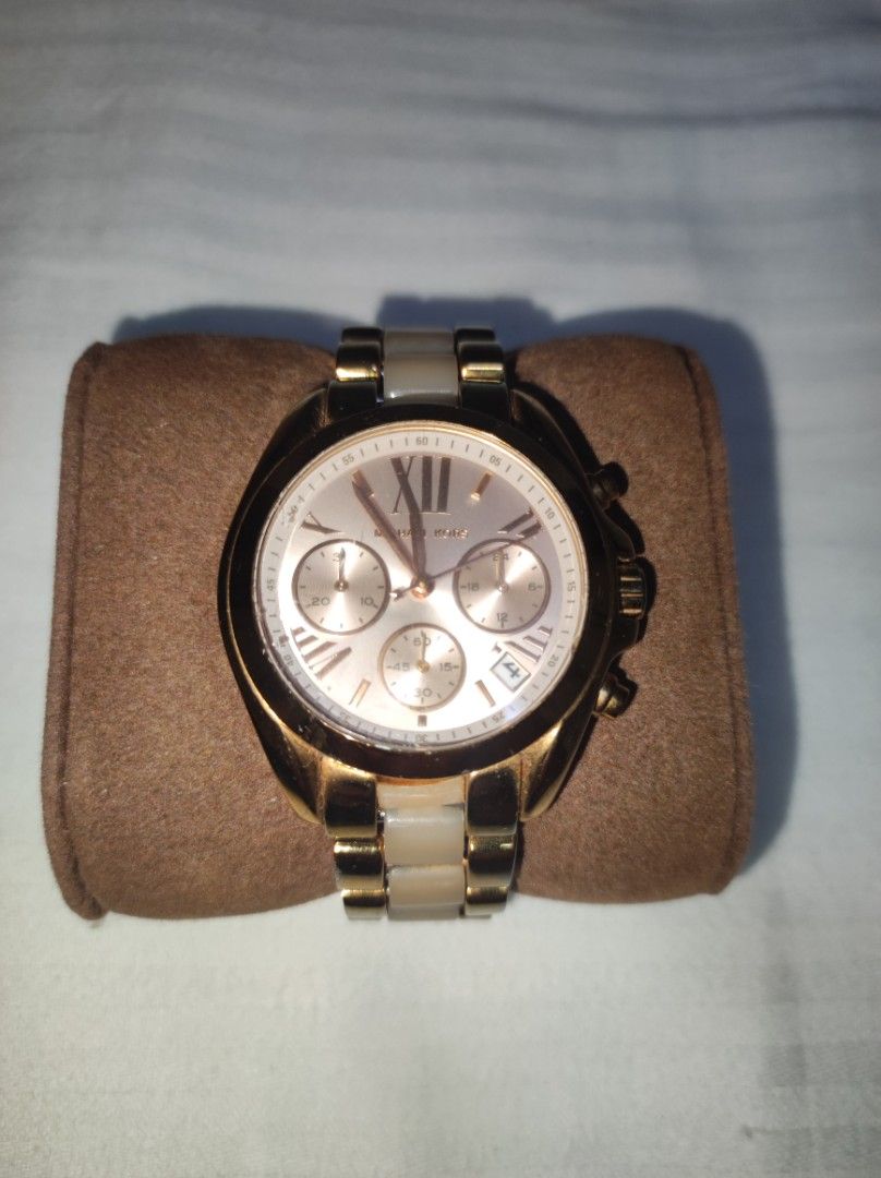 Michael Kors Gold Watch (Category: Luxury Watches) located in Bocaue. Submitted by jessdcluters (Listing ID 1463655922, Image 1). Description: .
