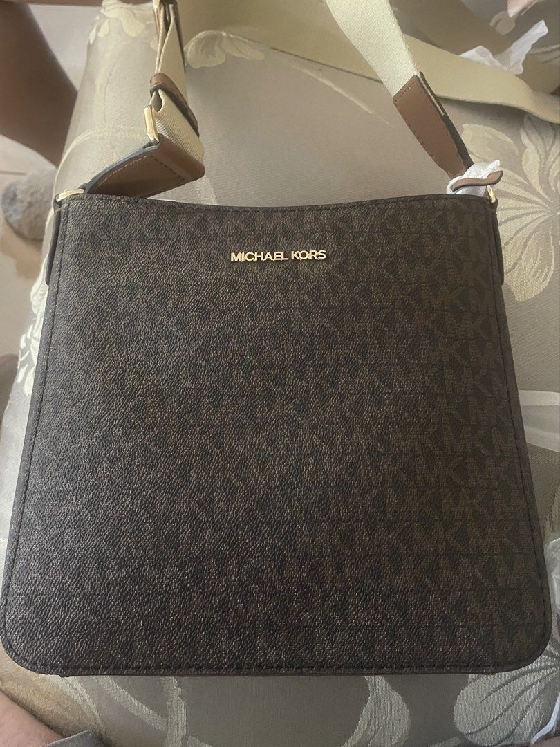 Michael Kors Jet Set Travel Messenger Bag (Category: Luxury Bags & Wallets) located in Santa Rosa. Submitted by dee_ehm (Listing ID 1463618712, Image 3). Description: - Authentic Michael Kors bag - Comes with original tags .