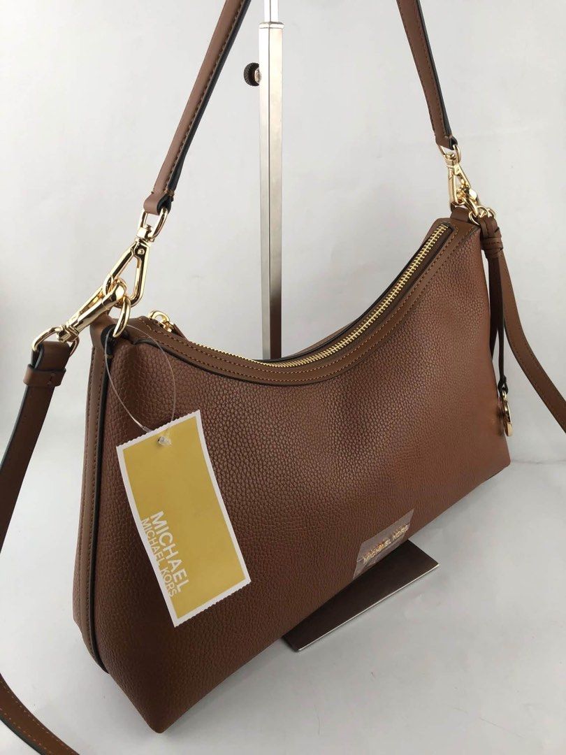 Michael Kors Sammy Medium Convertible Shoulder Bag (Category: Shoulder Bags) located in Binan City. Submitted by pinkykeenshop (Listing ID 1463690010, Image 3). Description: .