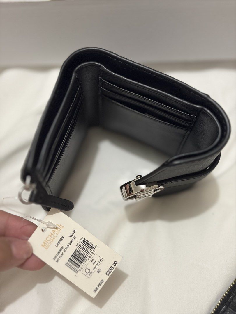 Michael Kors Wallet (Category: Wallets & Card holders) located in Pasig City. Submitted by bagatticph (Listing ID 1463737513, Image 3). Description: Brandnew wallet Complete Crocodile Super beautiful!🌸.