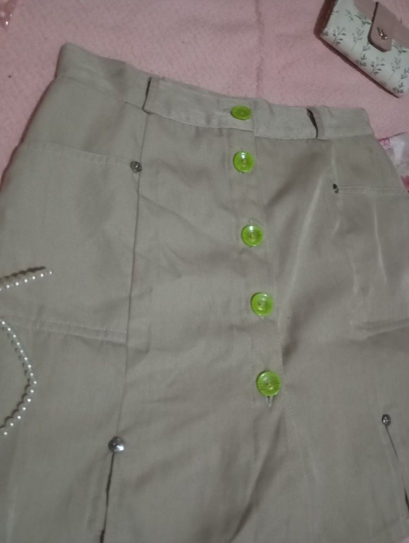 Midi Skirt (Category: Skirts) located in Manila. Submitted by gelly.bean.penguin (Listing ID 1463653858, Image 2). Description: .