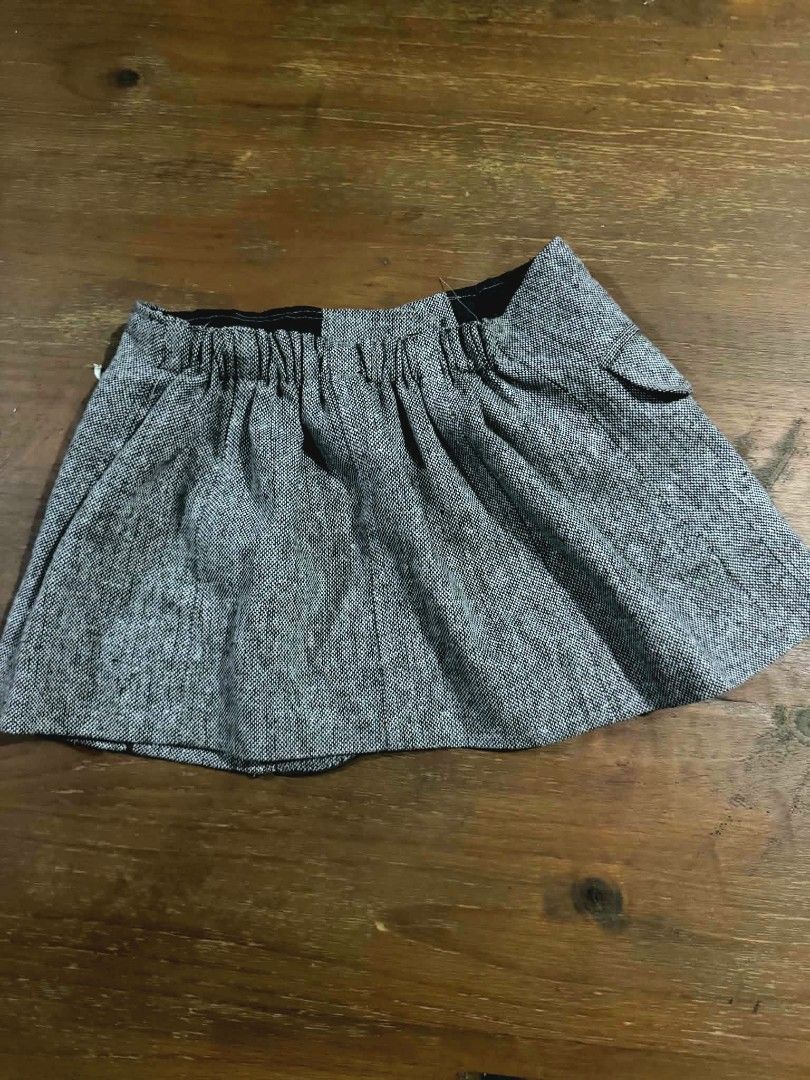 Mini Skirt (Category: Skirts) located in Manila. Submitted by oki.ukay (Listing ID 1463718303, Image 3). Description: -fit sizes 25-30 waist.