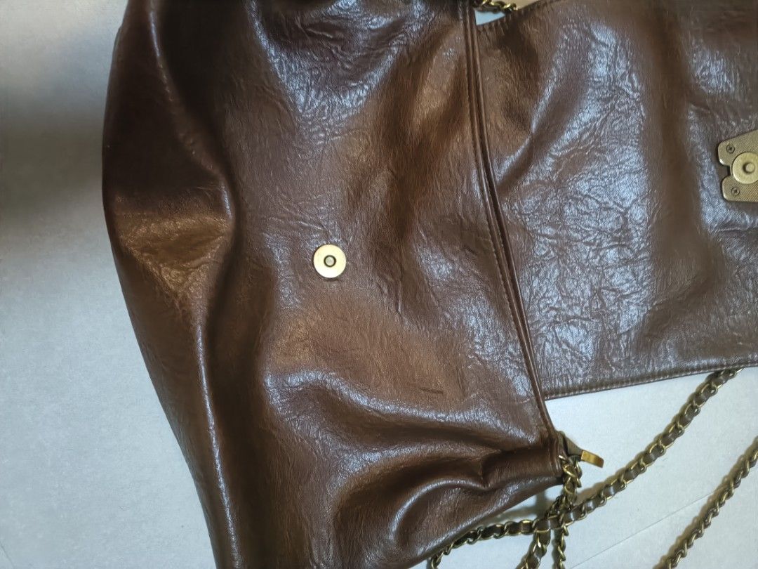 Mini so brown bag (Category: Shoulder Bags) located in Bulacan. Submitted by diann3333 (Listing ID 1463733502, Image 2). Description: good as new.