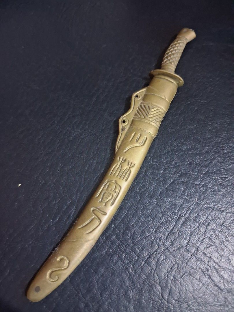 Miniature Century Brass Dragon Sword (Category: Vintage Collectibles) located in Mandaluyong City. Submitted by daddyjpanlilio24 (Listing ID 1463707092, Image 1). Description: P 1100+sf Length 8.5" No issue Mandaluyong Shipping/Payment: Gcash/Maya Jnt payment 1st no cod Lalamove payment upon rider pick up.