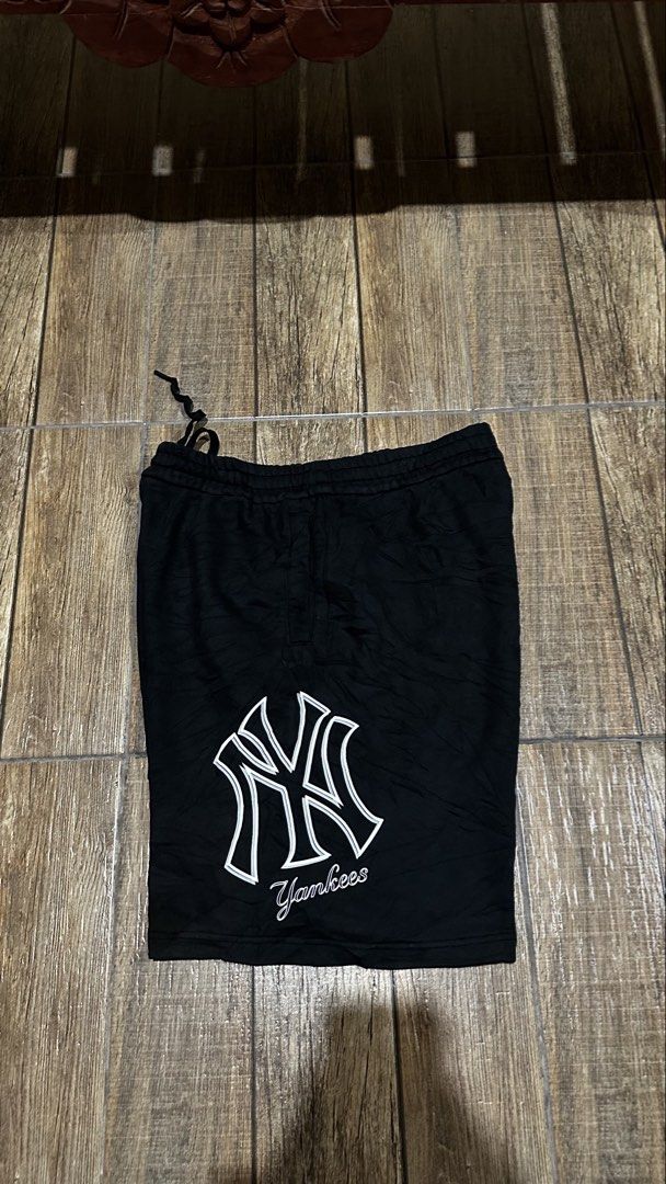 MLB SWEATSHORT (Category: Shorts) located in Manila. Submitted by urban-vintage_2 (Listing ID 1463627096, Image 3). Description: ISSUE: NONE (NEED WASH) MOP :GCASH (NO COD) SHIP VIA: LALAMOVE & J&T LOCATION: PASIG CITY LENGTH: 21 WIDTH :28-36 HEM : 14.