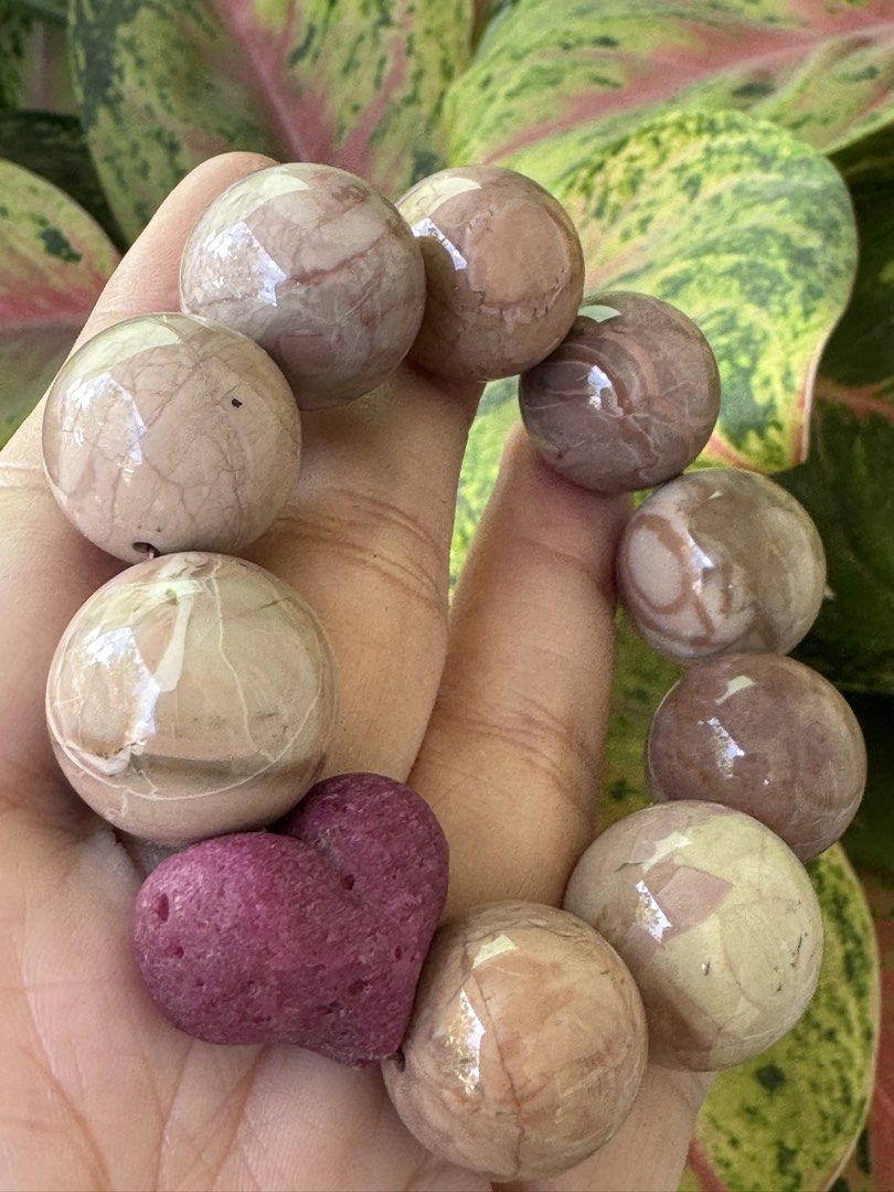 MOCHA ALASHAN BRACELET 🍓 B4_JC074 (Category: Precious Stones) located in Bulacan. Submitted by selling_low_by_bella_ben (Listing ID 1463660000, Image 2). Description: MOCHA ALASHAN 🍓 B4_JC074 🏷️ 1500 18-20 mm bead size 24+ mm heart charm 16 cm wrists.