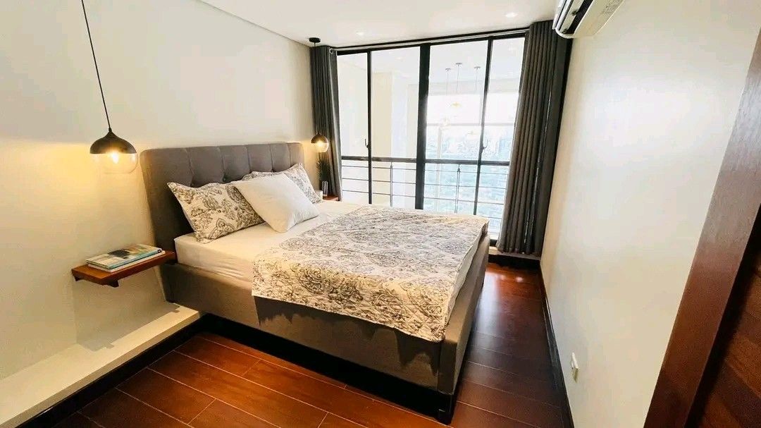 Modern 1-Bedroom Apartment with Stylish Interior (Category: Apartments & Condos) located in Manila. Submitted by salve.bongon (Listing ID 1463714472, Image 3). Description: Twin Oaks Place FOR SALE ! West Tower Spacious 1br loft with a modern industrial comfy vibe. 58sqm. 1br and 2t&b. Floor to ceiling window. Top penthouse 44th floor. Fully furnished. Currently with a tenant till april 2027 Buyer can continue tenant’s lease and earn rental incom
