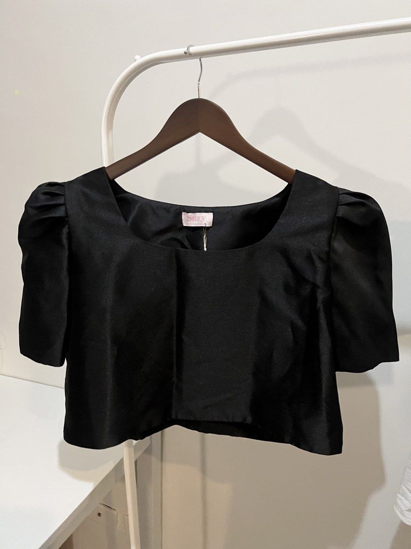 Modern filipiniana top (Php3,450) (Category: Blouses) located in Quezon City. Submitted by styleandcomfort (Listing ID 1463704160, Image 1). Description: Medium size Local designer brand Modern fipiniana top perfect for skirt or pants Message me for inquiries 😊.
