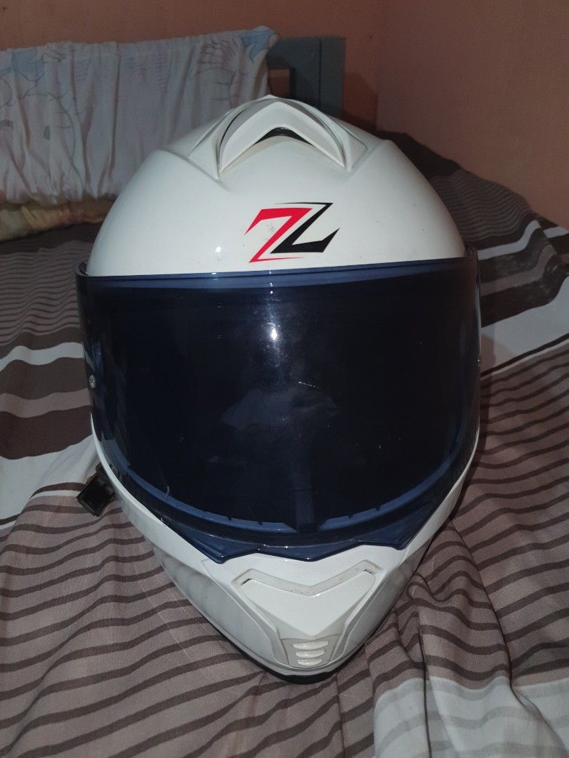 modular zebra helmet (Category: Helmets and other Riding Gears) located in Dinalupihan. Submitted by cappedout (Listing ID 1463590549, Image 1). Description: FS zebra helmet with free clear visor, pm lang sa dets negotiable!.
