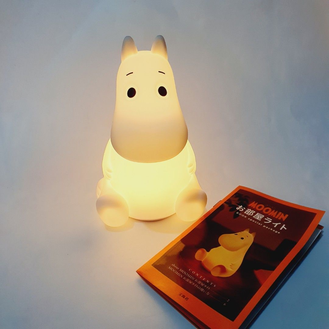Moominvalley Room Light Moomin (Category: Other Merchandise) located in Taytay. Submitted by kyo.mono (Listing ID 1463700487, Image 2). Description: 💟Follow us on IG: kyo.mono for faster replies TikTok: kyo.mono_ for videos and review Brand new Tested working. Uses AAA Batteries ( not included) Packaging not in perfect condition. Sold as is Auth from Japan Actual photo posted Silicone Material.