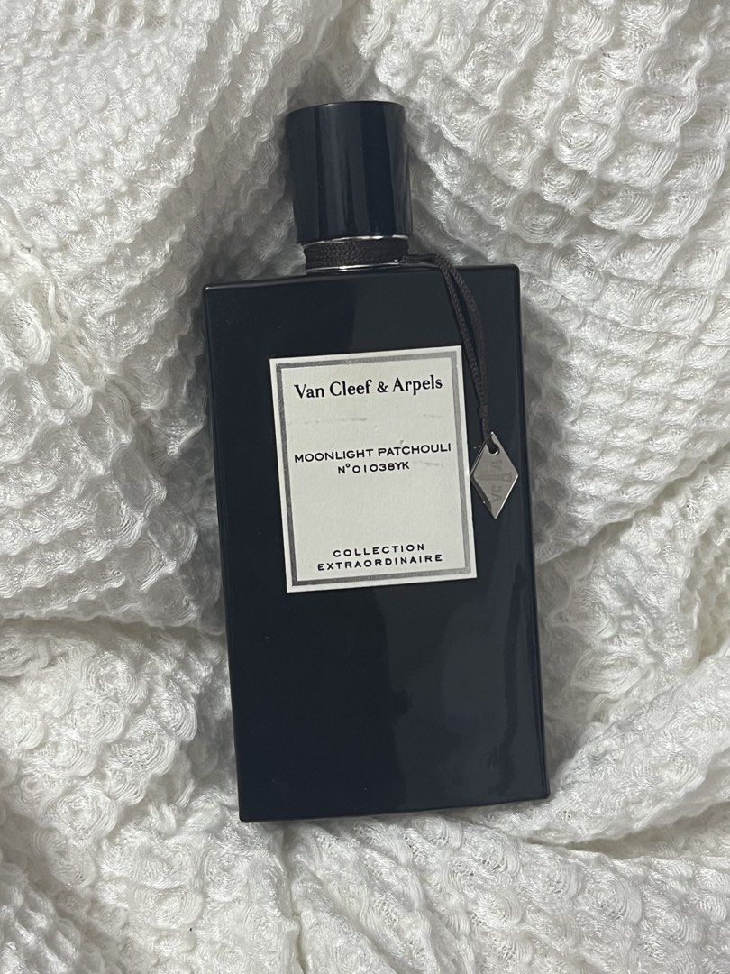 moonlight patchouli (Category: Fragrance & Deodorants) located in Singapore. Submitted by younghoforever (Listing ID 1463596629, Image 1). Description: ~65 ml left. no box patchouli bomb with roses lingering around. very dark and serious night scent. im crine honestly she not my jam at all cuz she too dark for me. got it 1.5 years back then.