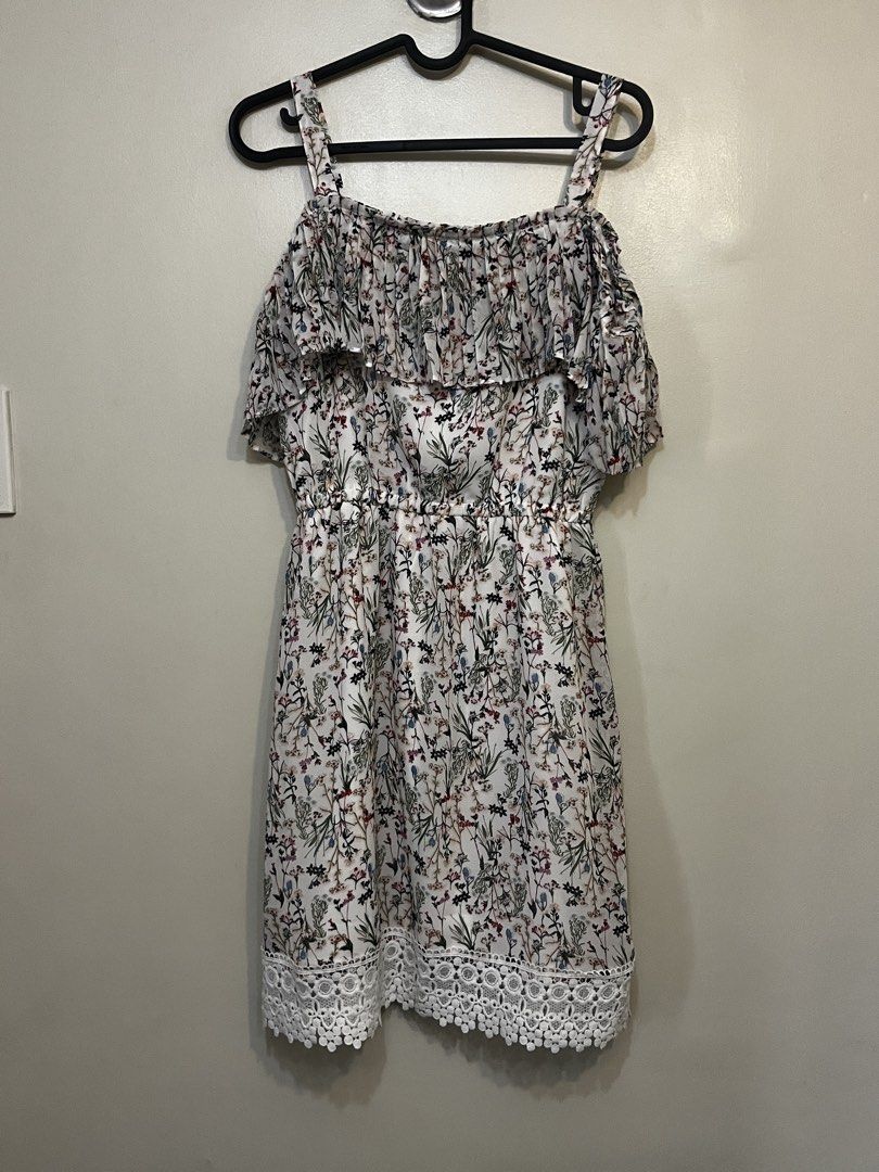 MOONRIVER Dress (Category: Dresses) located in Quezon City. Submitted by declutteringbyjam (Listing ID 1463575627, Image 1). Description: - preloved -medium -additional for sf.