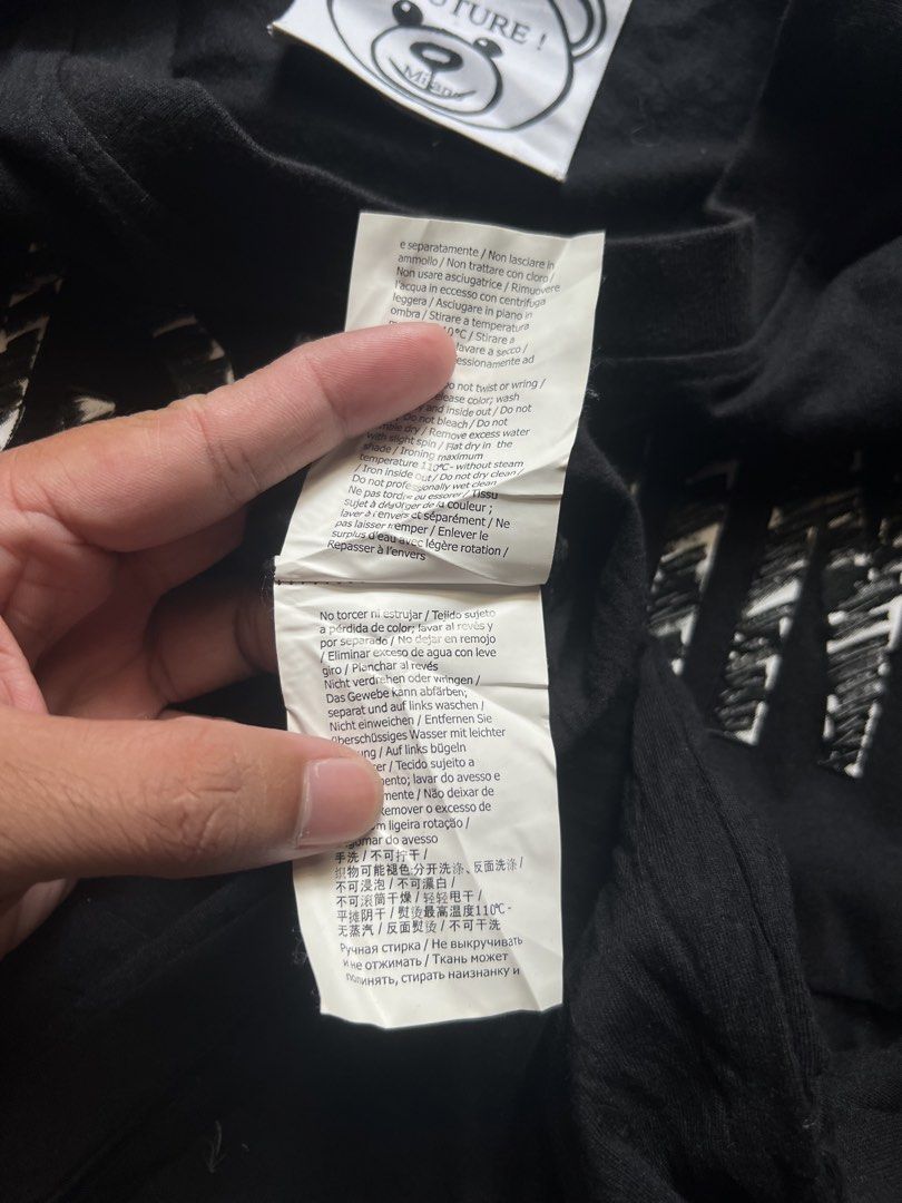 MOSCHINO (Category: Luxury Apparel) located in Manila. Submitted by thriftwhoop (Listing ID 1463668036, Image 3). Description: MOSCHINO TEE Complete tags 24 by 29 ( large to xl ) Good condition 9.8/10 color rate Need wash See details⬇️ .