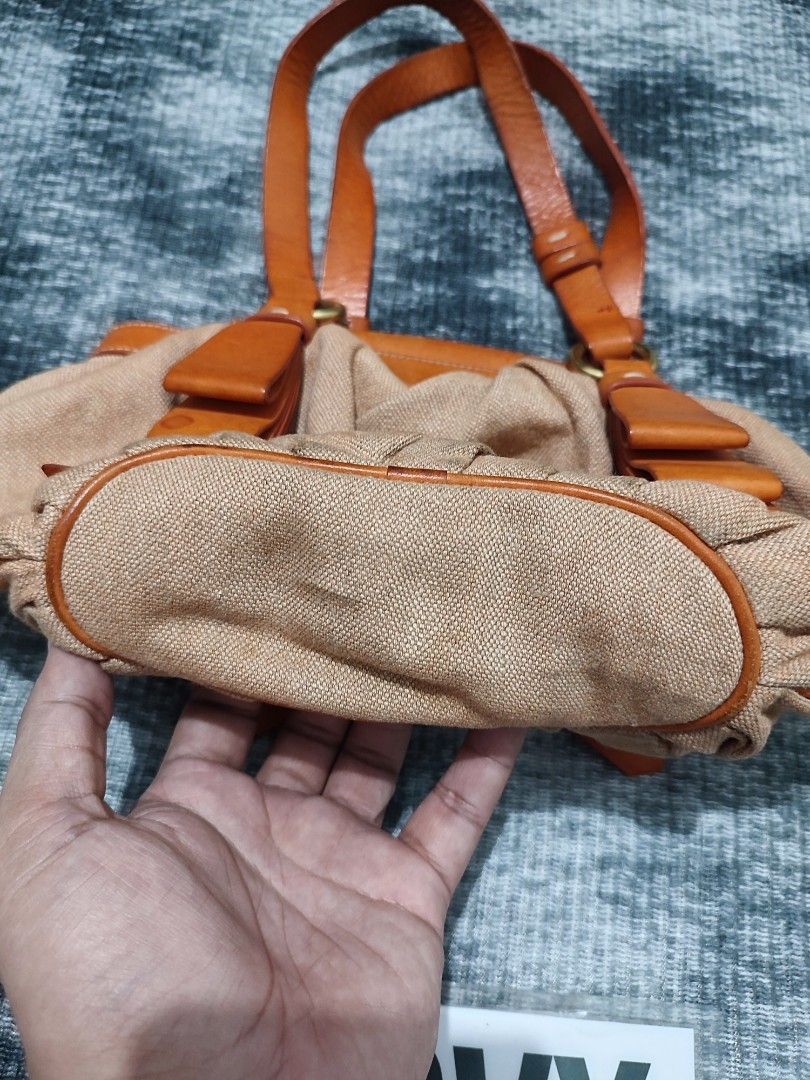 Moschino Leather Canvas Bag (Category: Shoulder Bags) located in Cebu City. Submitted by haryvyylyynn (Listing ID 1463708563, Image 2). Description: Moschino 1750 Dm lang po.