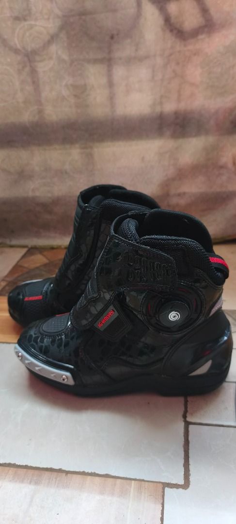 Motorcycle / Riding Boots (Unisex) (Category: Boots) located in Batangas. Submitted by ricksbir (Listing ID 1463577375, Image 1). Description: Motorcycle / Riding Boots 🏍️ Bought for ₱4,000+, used once only and no issues. Size 37, but also fits for size 36. Very good condition, almost like new. Selling because hindi na nagagamit. 💰 ₱2,500 only 📍 Sta. Maria, Sto. Tomas, Batangas 💬 PM if interested..