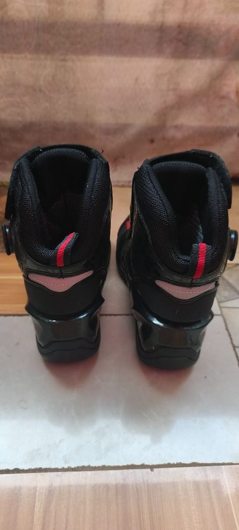 Motorcycle / Riding Boots (Unisex) (Category: Boots) located in Batangas. Submitted by ricksbir (Listing ID 1463577375, Image 3). Description: Motorcycle / Riding Boots 🏍️ Bought for ₱4,000+, used once only and no issues. Size 37, but also fits for size 36. Very good condition, almost like new. Selling because hindi na nagagamit. 💰 ₱2,500 only 📍 Sta. Maria, Sto. Tomas, Batangas 💬 PM if interested..
