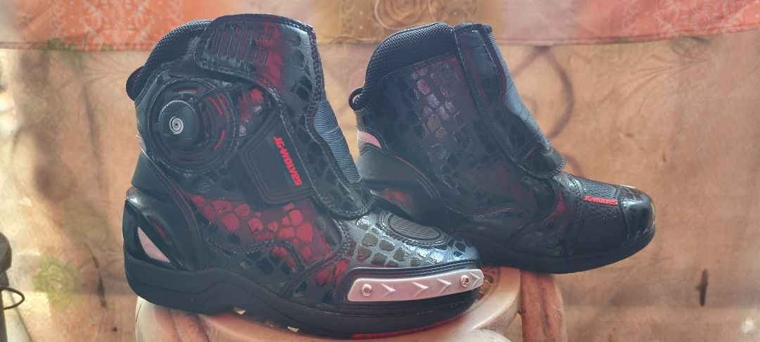Motorcycle / Riding Boots (Unisex) (Category: Boots) located in Batangas. Submitted by ricksbir (Listing ID 1463577375, Image 2). Description: Motorcycle / Riding Boots 🏍️ Bought for ₱4,000+, used once only and no issues. Size 37, but also fits for size 36. Very good condition, almost like new. Selling because hindi na nagagamit. 💰 ₱2,500 only 📍 Sta. Maria, Sto. Tomas, Batangas 💬 PM if interested..