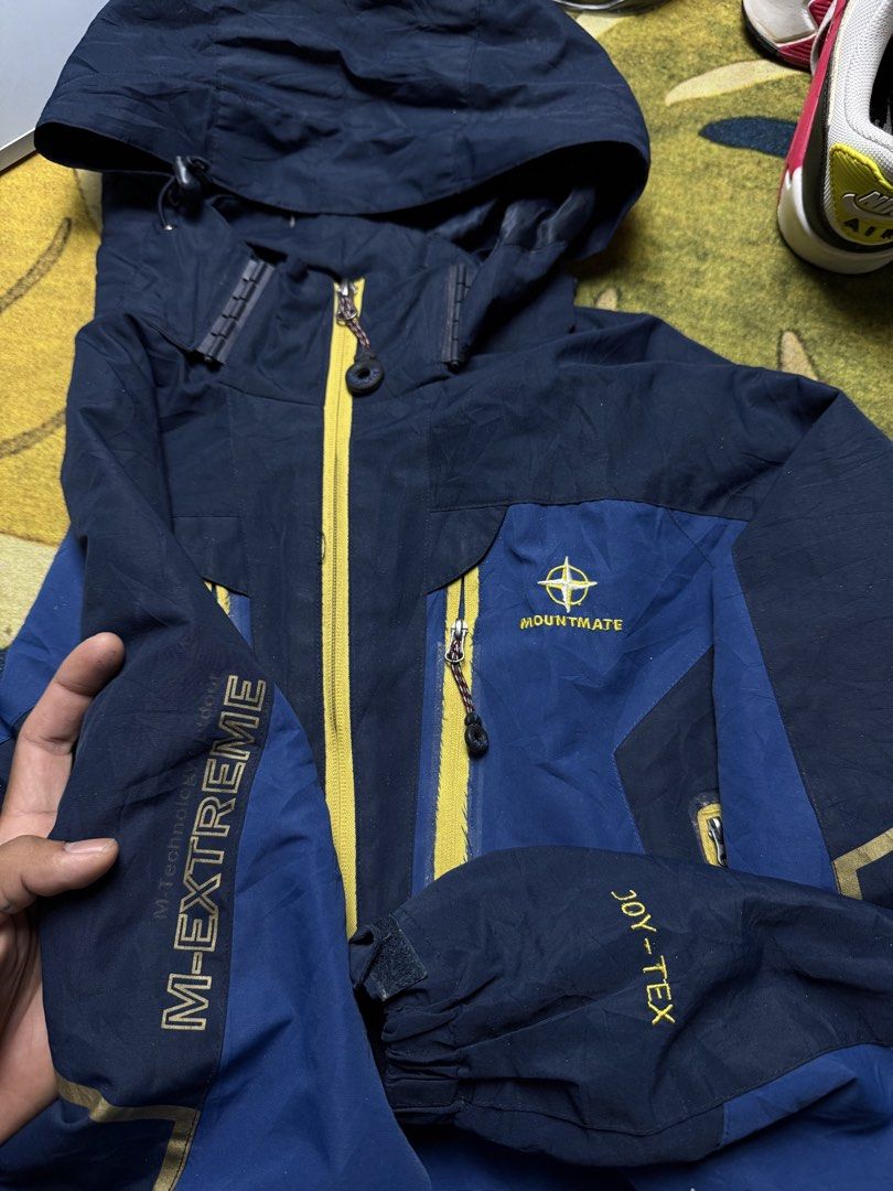 Mountmate gorpcore jacket (Category: Activewear) located in Hulu Terengganu. Submitted by one9ninethrift (Listing ID 1463556187, Image 2). Description: Berminat boleh pm 01136048601.