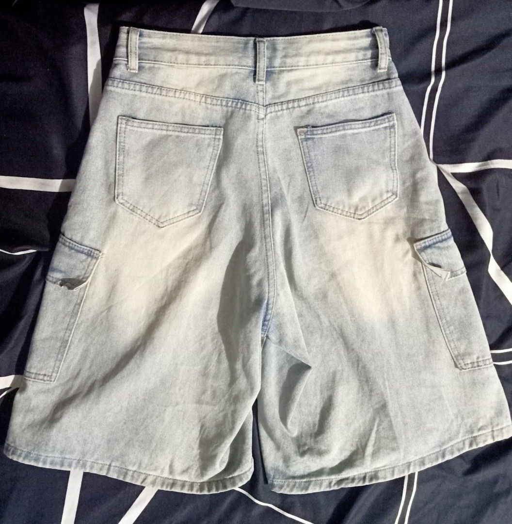 Mud wash Jorts (Category: Shorts) located in Manila. Submitted by lux_sorry (Listing ID 1463560384, Image 2). Description: –Excellent condition –9.5/10 –No issues –W28 x L24 –Leg Opening 14.