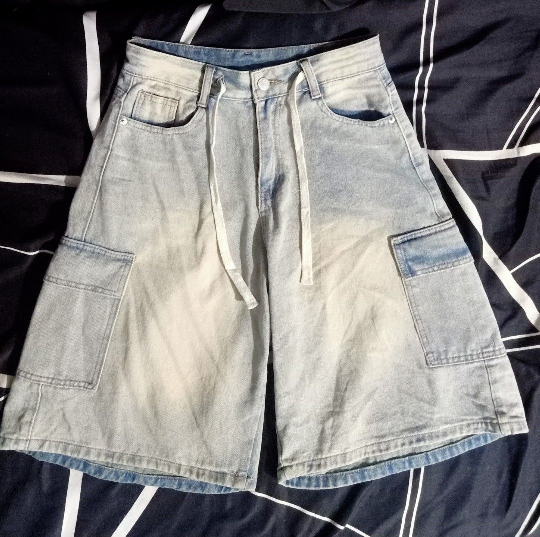 Mud wash Jorts (Category: Shorts) located in Manila. Submitted by lux_sorry (Listing ID 1463560384, Image 1). Description: –Excellent condition –9.5/10 –No issues –W28 x L24 –Leg Opening 14.