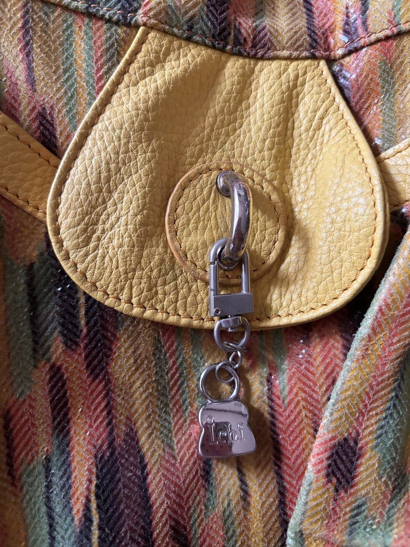 Multicolor Shoulder Bag (Category: Shoulder Bags) located in Manila. Submitted by gojosbbgirl (Listing ID 1463614419, Image 2). Description: ❗️THRIFTED ITEM, please manage expectations. * Super spacious! Can fit iPad, notebook, and umbrella * No damage * I already cleaned it but the strong “ukay” smell is still there 🥲 ❗️FIXED PRICE ❗️PAYMENT FIRST via Gcash. ❗️DELIVERY via J&T only. No rush shipping!.
