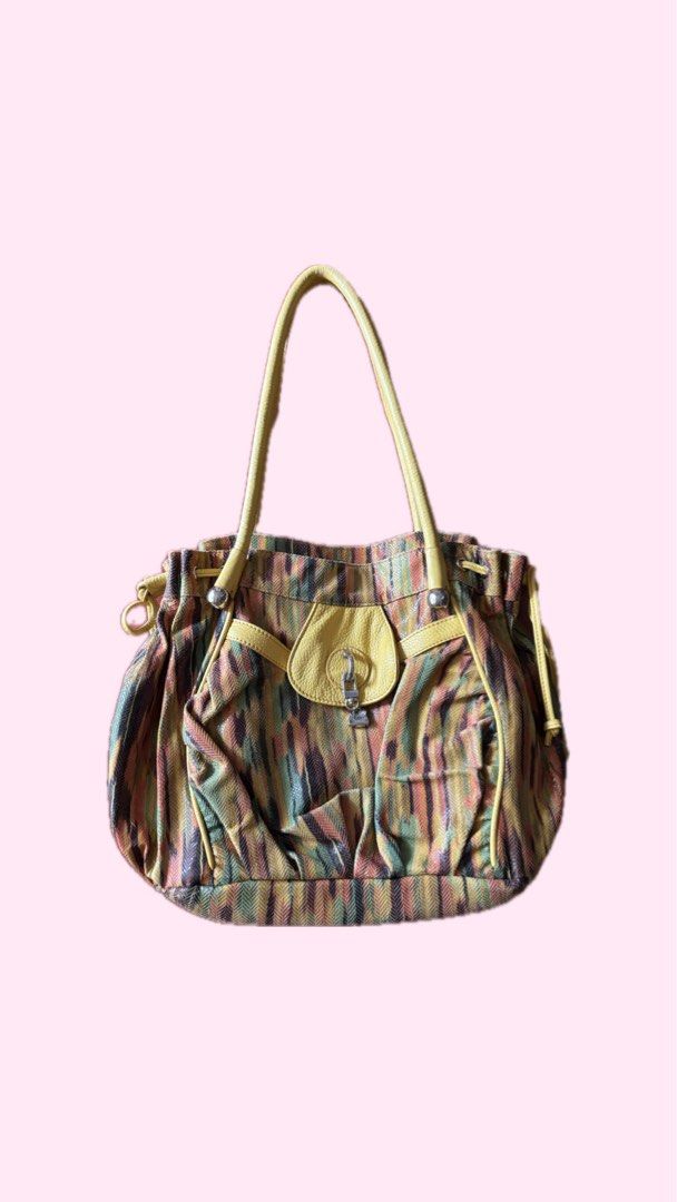 Multicolor Shoulder Bag (Category: Shoulder Bags) located in Manila. Submitted by gojosbbgirl (Listing ID 1463614419, Image 1). Description: ❗️THRIFTED ITEM, please manage expectations. * Super spacious! Can fit iPad, notebook, and umbrella * No damage * I already cleaned it but the strong “ukay” smell is still there 🥲 ❗️FIXED PRICE ❗️PAYMENT FIRST via Gcash. ❗️DELIVERY via J&T only. No rush shipping!.