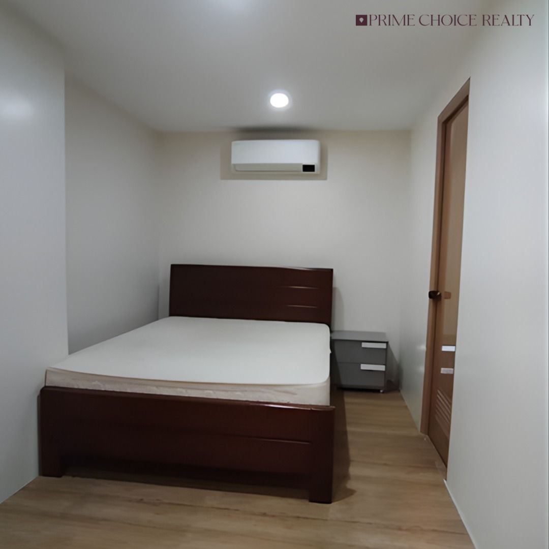 Multinational Village, Parañaque (Category: House & Lot) located in Quezon City. Submitted by primechoicerealtyinc (Listing ID 1463575643, Image 3). Description: FOR SALE 📍 Multinational Village, Parañaque Property Details: • Lot Area: 168 sqm • Floor Area: 272 sqm • Bedrooms: 6 • Toilet & Bath: 4 • Garage: 2 Cars Asking Price: ₱20,000,000 Contact us for more details and to schedule a viewing: +63917 162 8618.