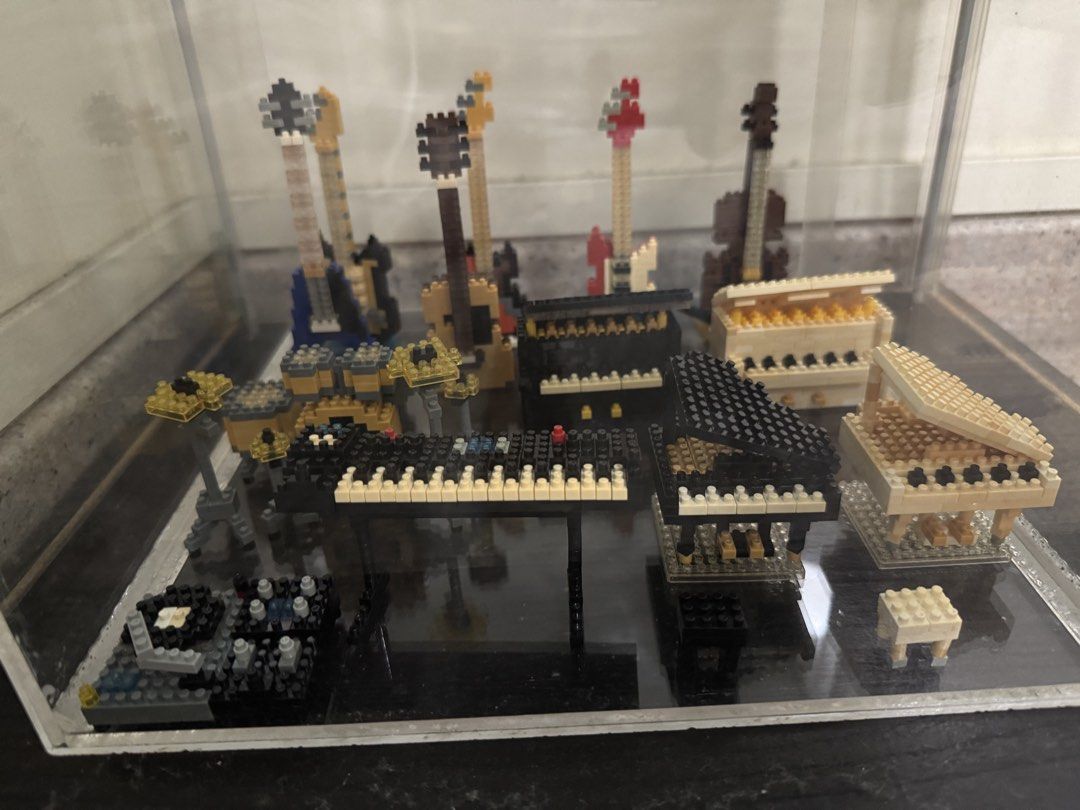 Nanoblocks (Category: Lego & Building Sets) located in Singapore. Submitted by minimal_ (Listing ID 1463619600, Image 5). Description: Landmarks are $4 per piece and small ones are $2 per piece. Most of it came with instruction manual as well.