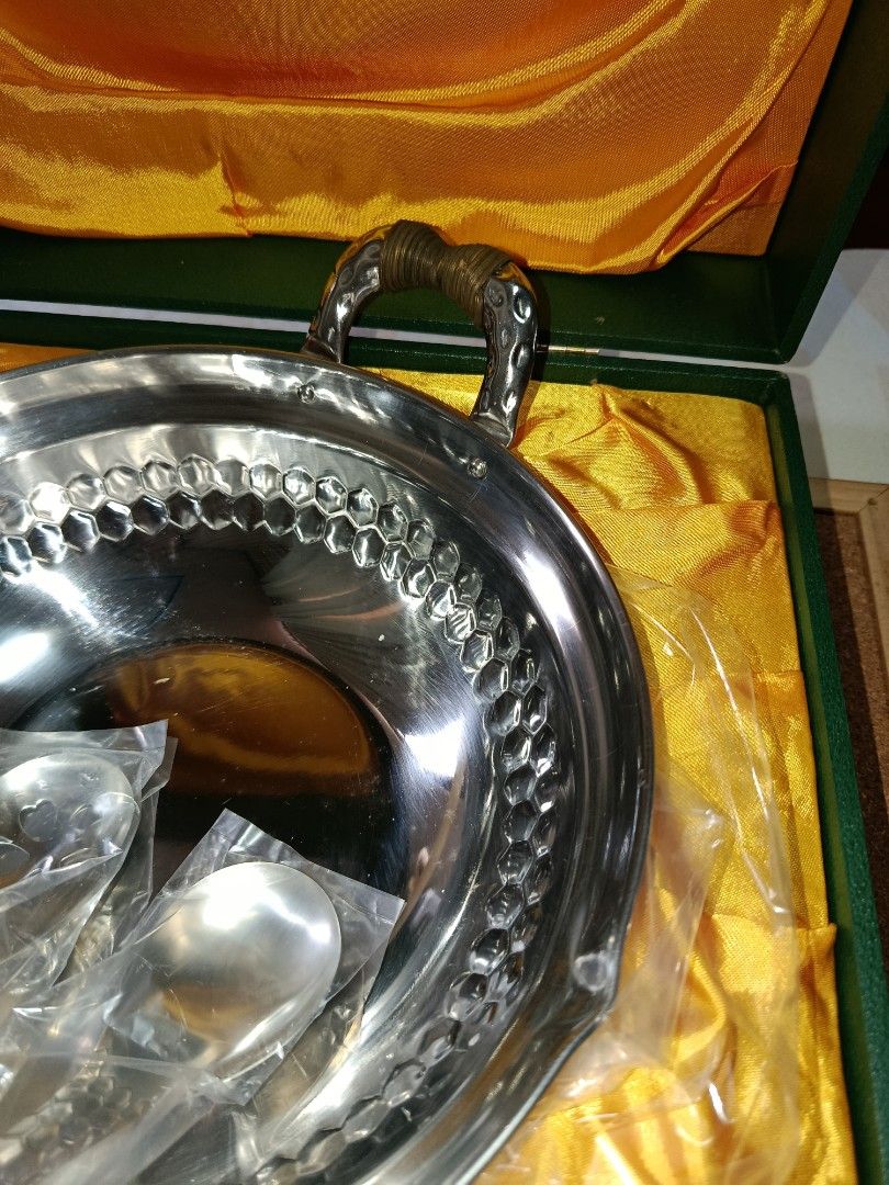 Native Dimpled Stainless pot with cover and 2 small laddle (Category: Cookware & Accessories) located in Quezon City. Submitted by kristal68 (Listing ID 1463650651, Image 2). Description: with box.