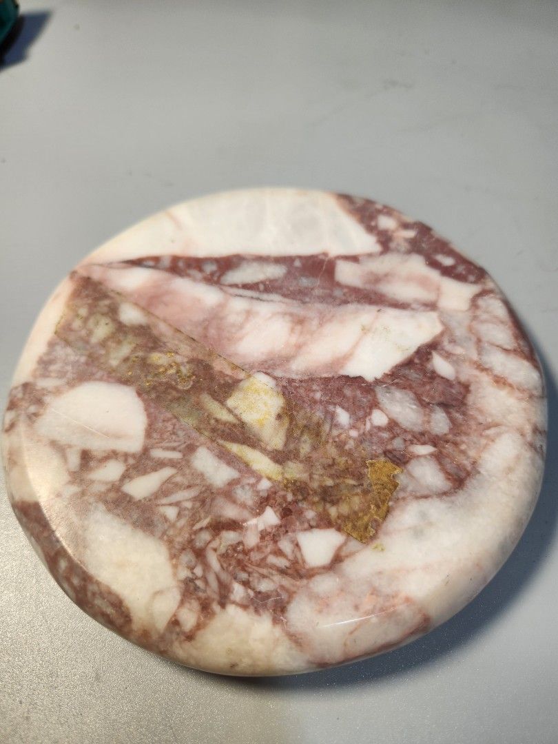 Natural Stone Marble Trivet / Coaster / Decor Plate (Category: Coffee & Tea Tableware) located in Baguio. Submitted by tindahanbagtown2600 (Listing ID 1463616711, Image 2). Description: UK Surplus | Japan Surplus Container Items Location: Baguio City, Benguet 2600 Dropping | Meet-Up | Shipping Nationwide.