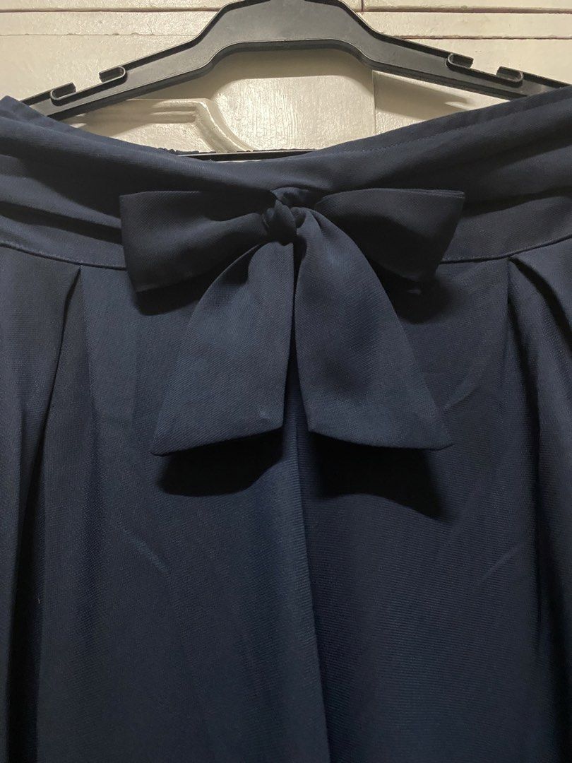 Navy Blue Flowy Crepe Maxi Skirt (Category: Skirts) located in Quezon City. Submitted by madame_royale (Listing ID 1463654119, Image 3). Description: .