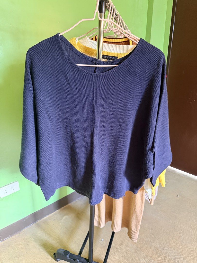 Navy Blue Ribbed Cropped Top (Category: Sleeveless) located in Muntinlupa City. Submitted by cocofinds023 (Listing ID 1463714031, Image 1). Description: - Navy blue ribbed fabric - Cropped style - Wide sleeves - Comfortable and casual - Versatile for layering or wearing alone - Pairs well with jeans or skirts.