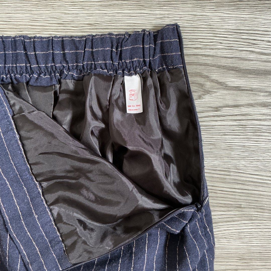 Navy Pinstripe Skirt (Category: Skirts) located in Muntinlupa City. Submitted by lovedbysabel (Listing ID 1463643333, Image 3). Description: Comfortable elastic waistband at the back. Convenient side zipper closure. Versatile for casual outings or office wear Bought during my SoKor Trip.