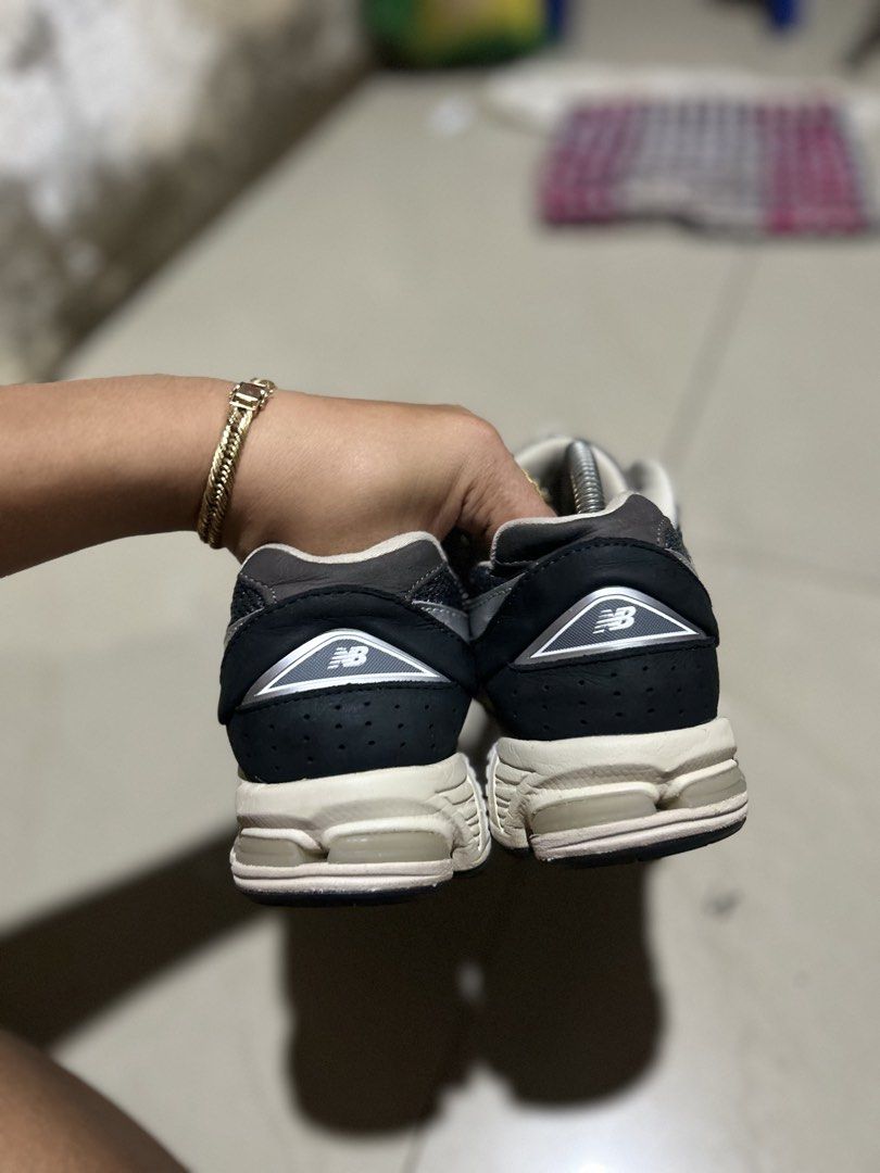 New Balance (Category: Sneakers) located in Cebu City. Submitted by cyrilk1cks (Listing ID 1463636619, Image 2). Description: .