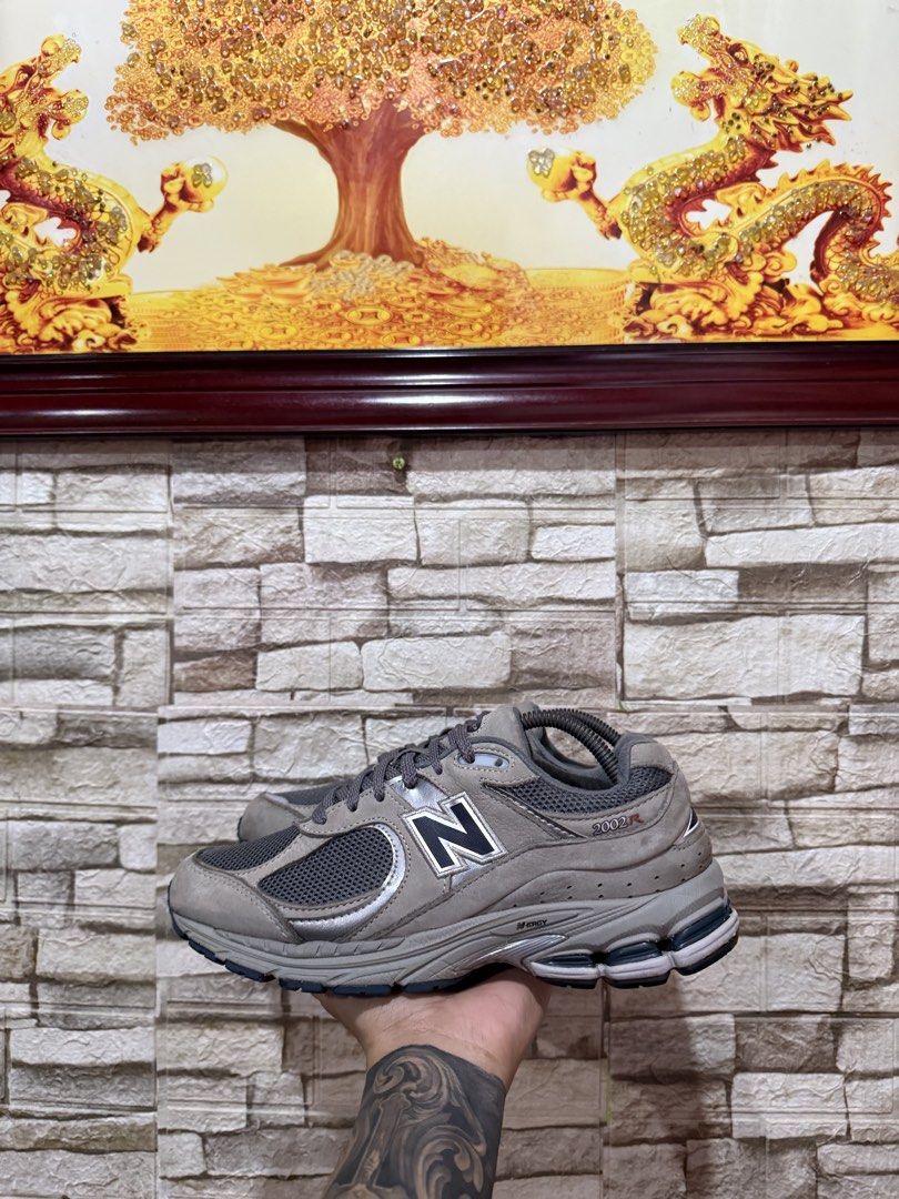 New balance 2002r “Grey” | 9 MEN (Category: Sneakers) located in Marikina City. Submitted by s_ng_s009 (Listing ID 1463584030, Image 1). Description: Authentic 9 men Excellent condition No box 2200 + sf.
