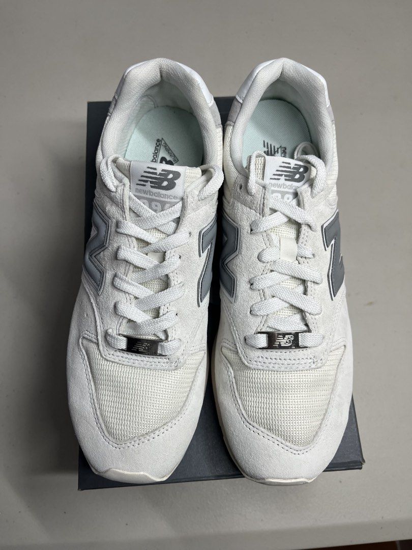 New Balance 996 (Category: Sneakers) located in Calamba. Submitted by alexlic (Listing ID 1463682702, Image 3). Description: - Classic New Balance 996 sneakers - size 9 brandnew - Light grey and off-white colorway - Comfortable for everyday wear - Comes with original box .