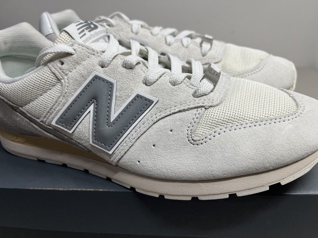 New Balance 996 (Category: Sneakers) located in Calamba. Submitted by alexlic (Listing ID 1463682702, Image 1). Description: - Classic New Balance 996 sneakers - size 9 brandnew - Light grey and off-white colorway - Comfortable for everyday wear - Comes with original box .