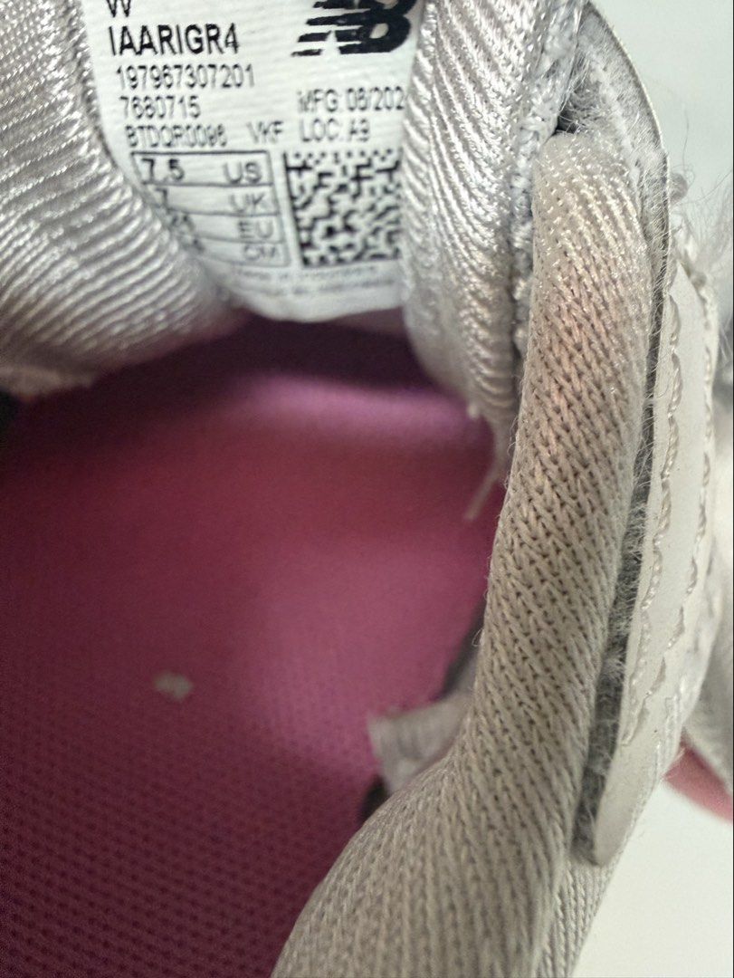 New Balance sneakers (Category: Babies & Kids Fashion) located in Manila. Submitted by urbanwear (Listing ID 1463683209, Image 3). Description: .